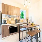 Apartament Faeax *